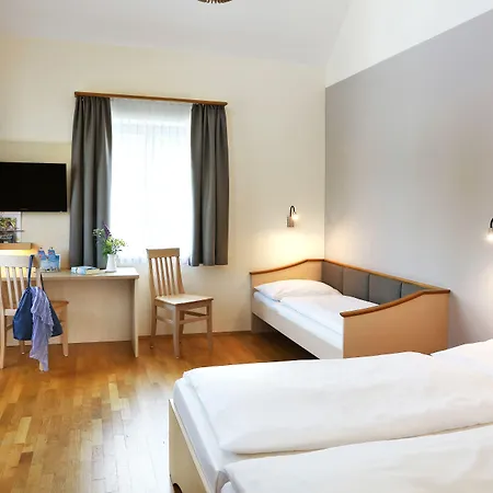 Jufa Hotell 3*